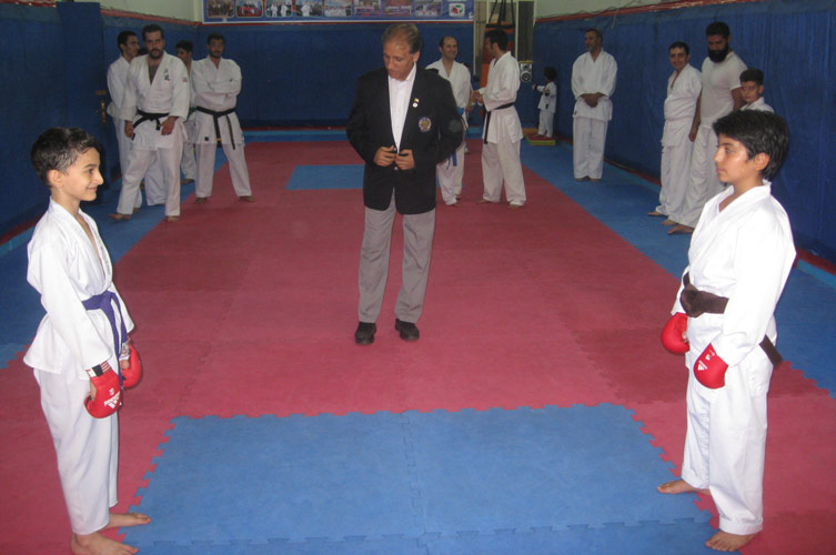 جلسه حضور اساتید در باشگاه آراباکس